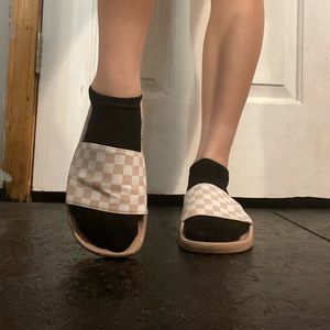 vans pink checkered slides